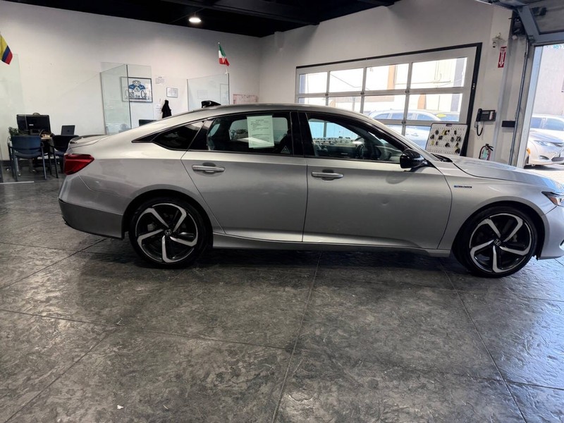 Honda Accord Hybrid Vehicle Full-screen Gallery Image 38