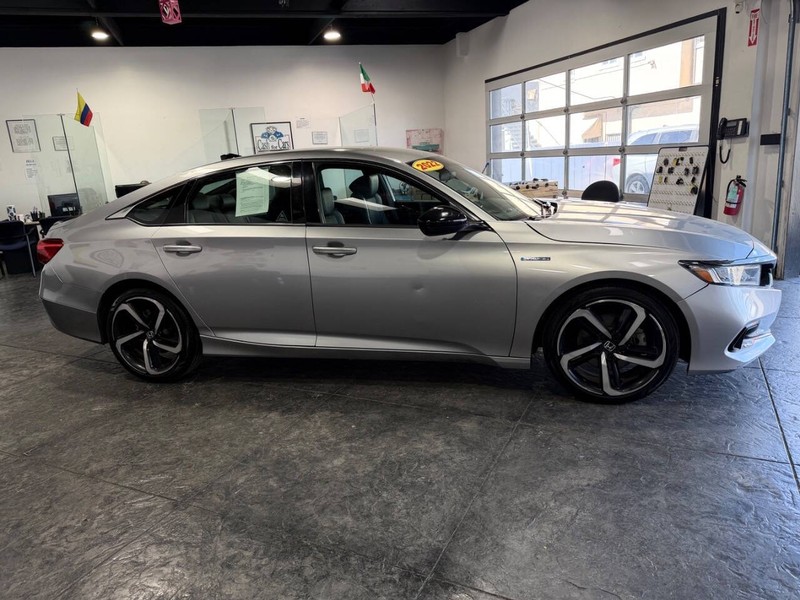 Honda Accord Hybrid Vehicle Full-screen Gallery Image 40