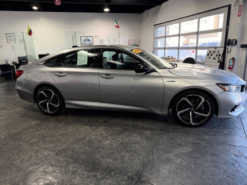 Honda Accord Hybrid Vehicle Full-screen Gallery Image 41