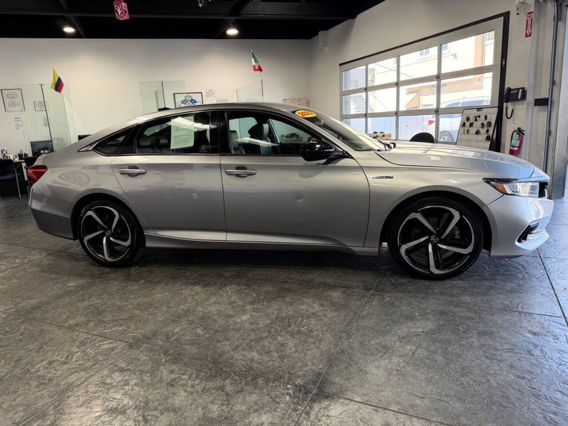 Honda Accord Hybrid Vehicle Full-screen Gallery Image 43