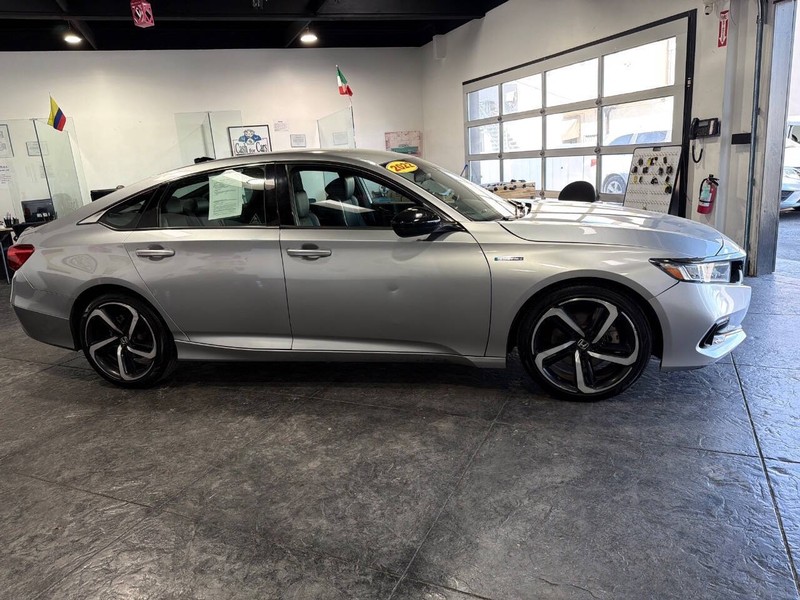 Honda Accord Hybrid Vehicle Full-screen Gallery Image 45