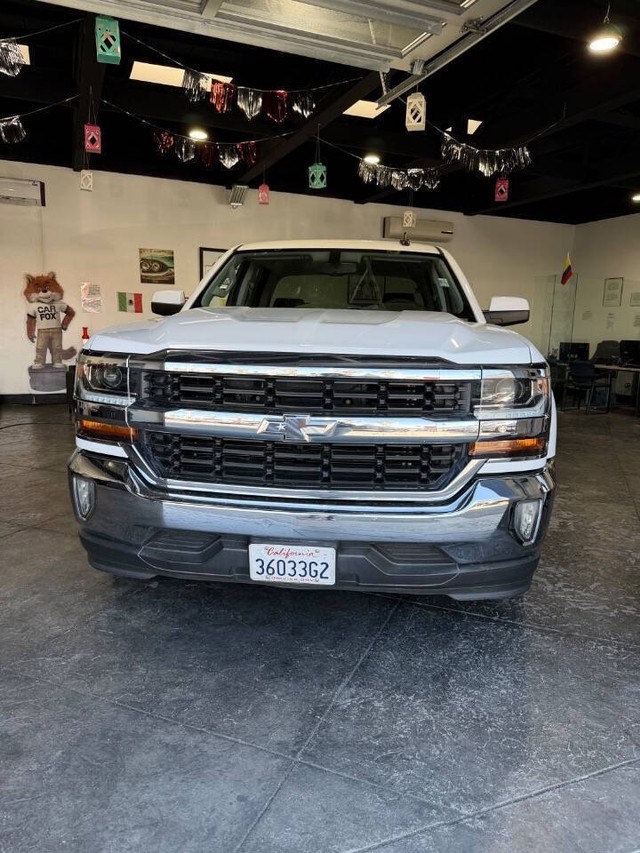 Chevrolet Silverado 1500 Vehicle Full-screen Gallery Image 02