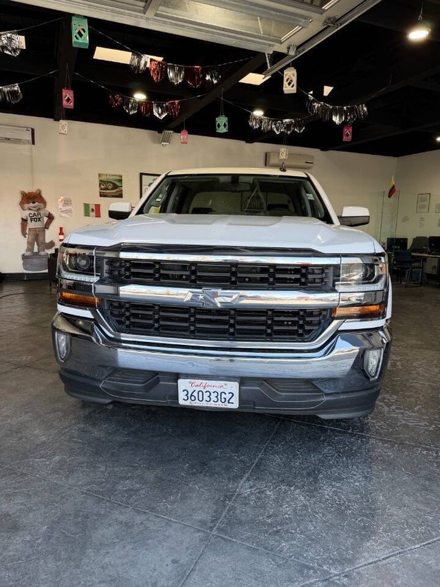 Chevrolet Silverado 1500 Vehicle Full-screen Gallery Image 03