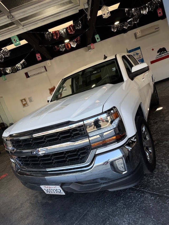 Chevrolet Silverado 1500 Vehicle Full-screen Gallery Image 12