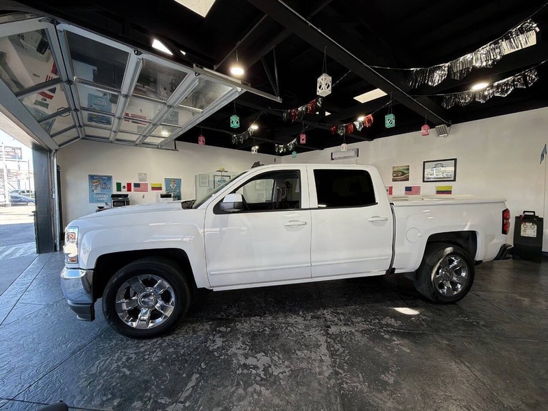 Chevrolet Silverado 1500 Vehicle Full-screen Gallery Image 17