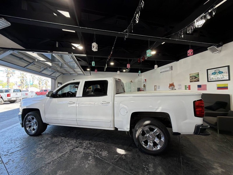 Chevrolet Silverado 1500 Vehicle Full-screen Gallery Image 25
