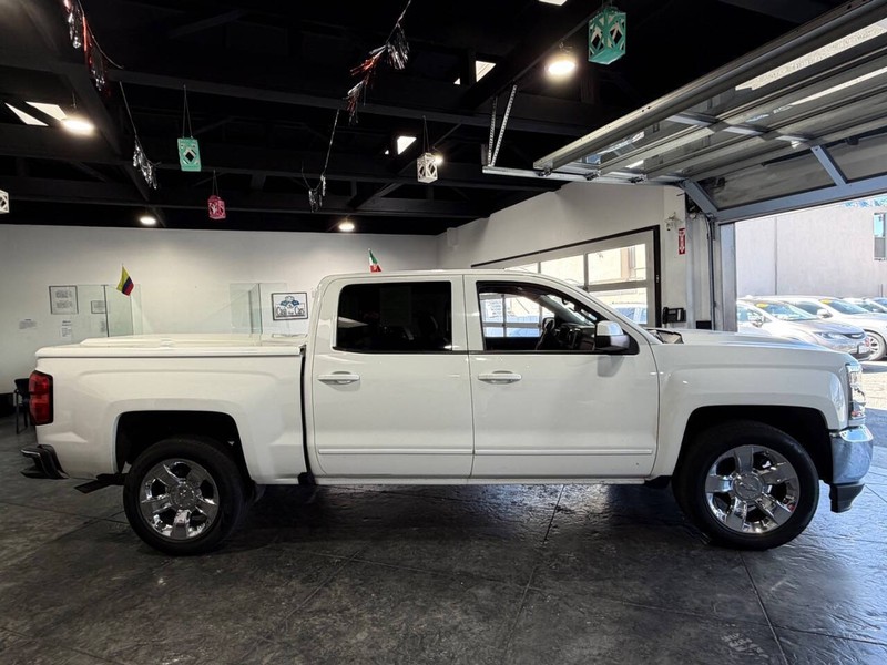 Chevrolet Silverado 1500 Vehicle Full-screen Gallery Image 40
