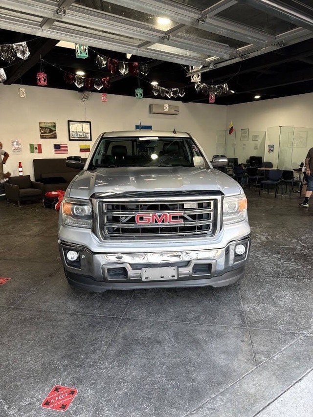 GMC Sierra 1500 Vehicle Full-screen Gallery Image 03