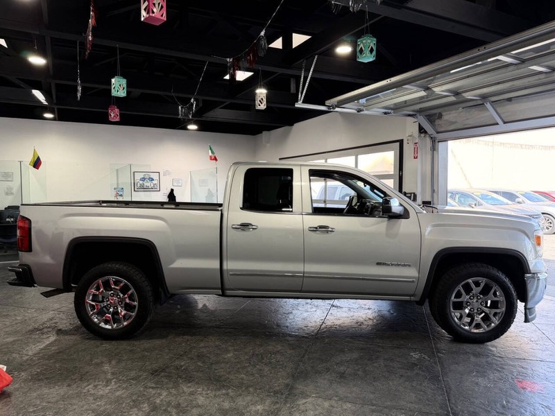 GMC Sierra 1500 Vehicle Full-screen Gallery Image 12