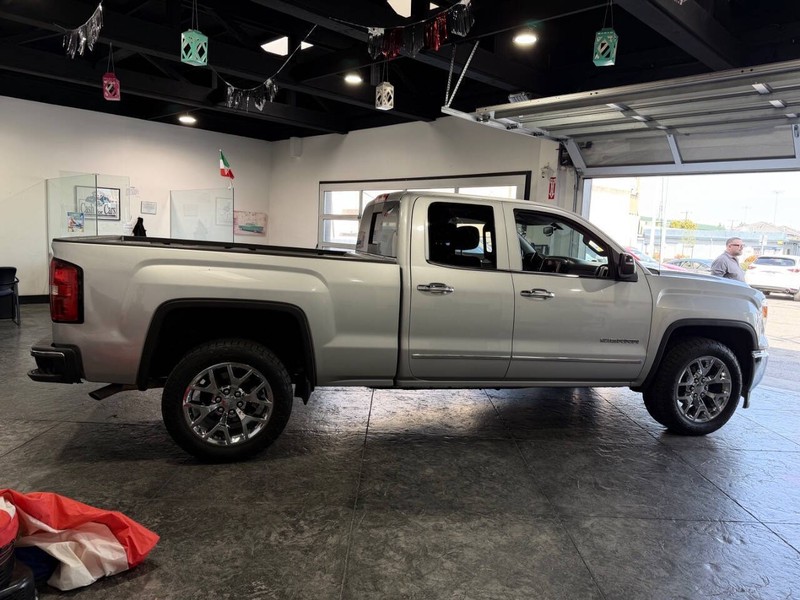 GMC Sierra 1500 Vehicle Full-screen Gallery Image 15