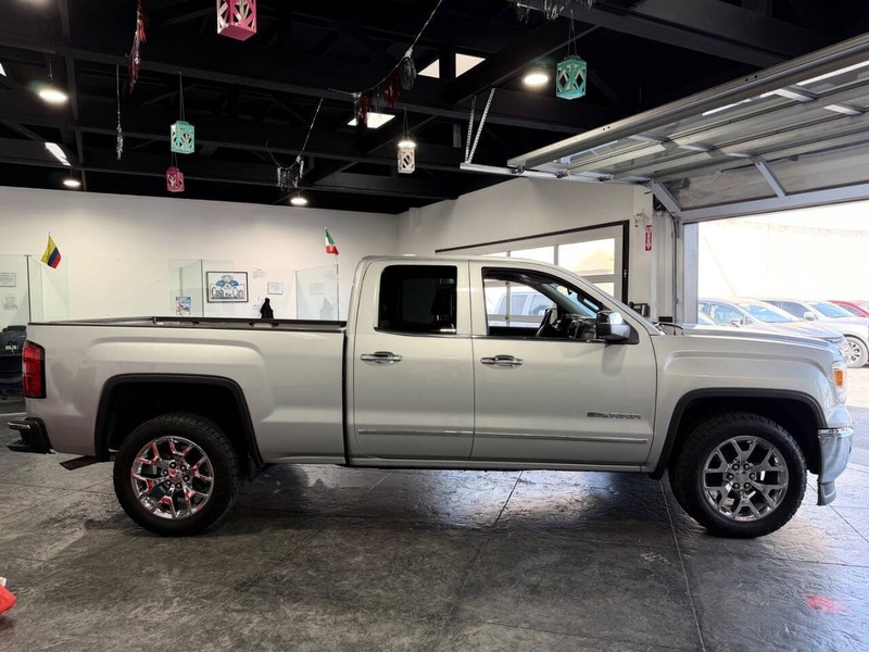 GMC Sierra 1500 Vehicle Full-screen Gallery Image 16