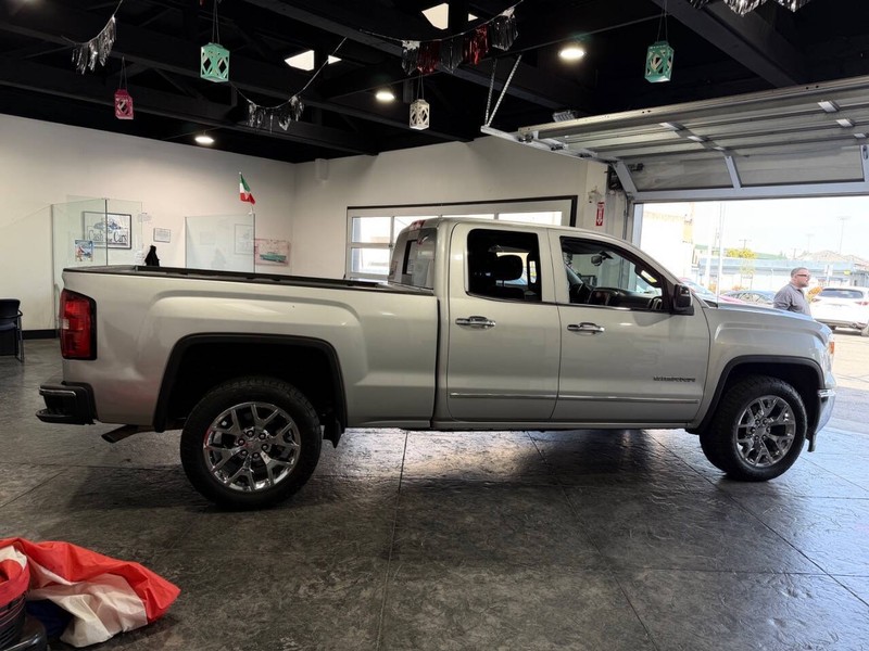 GMC Sierra 1500 Vehicle Full-screen Gallery Image 19