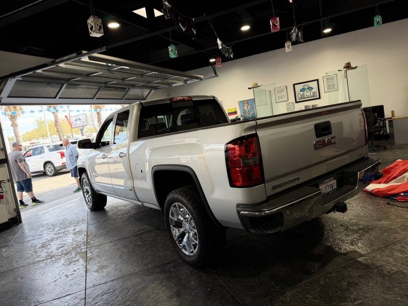 GMC Sierra 1500 Vehicle Full-screen Gallery Image 31