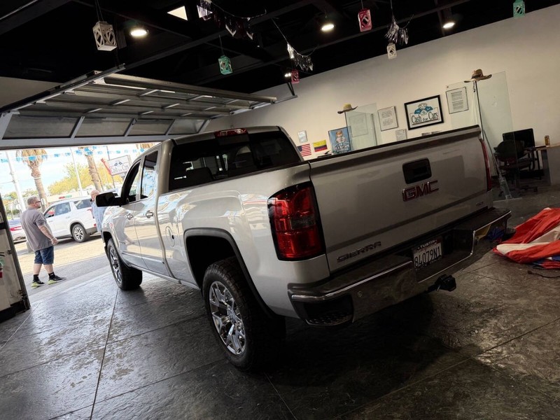 GMC Sierra 1500 Vehicle Full-screen Gallery Image 32