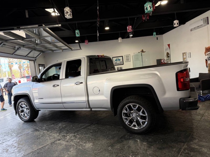 GMC Sierra 1500 Vehicle Full-screen Gallery Image 33