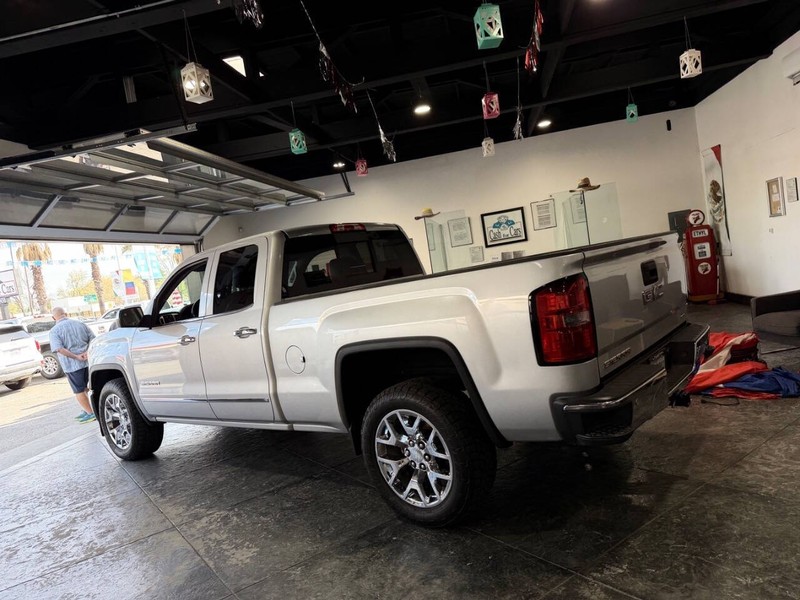 GMC Sierra 1500 Vehicle Full-screen Gallery Image 34