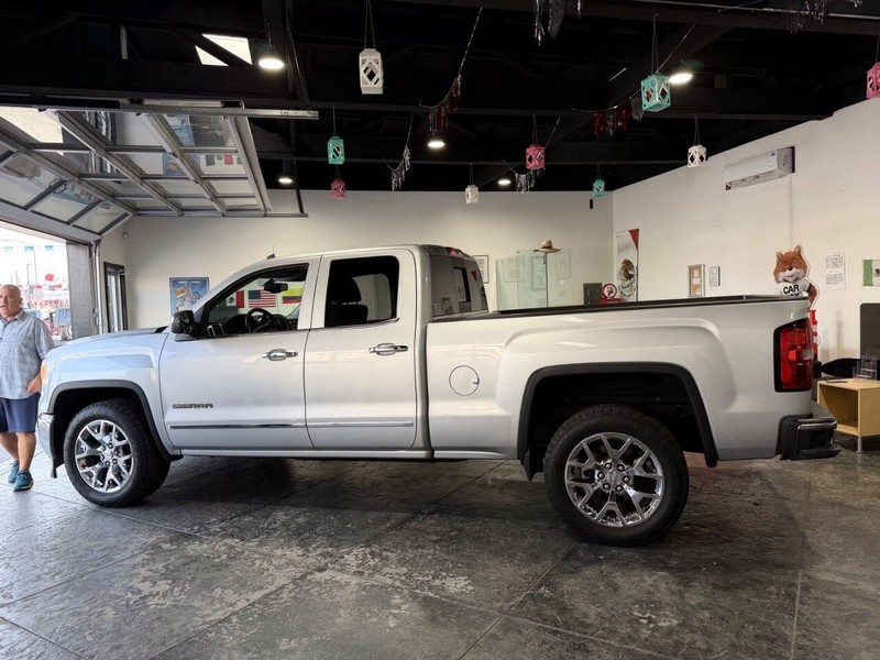 GMC Sierra 1500 Vehicle Full-screen Gallery Image 36