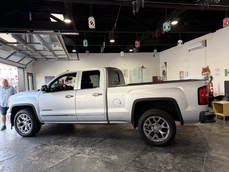 GMC Sierra 1500 Vehicle Full-screen Gallery Image 38
