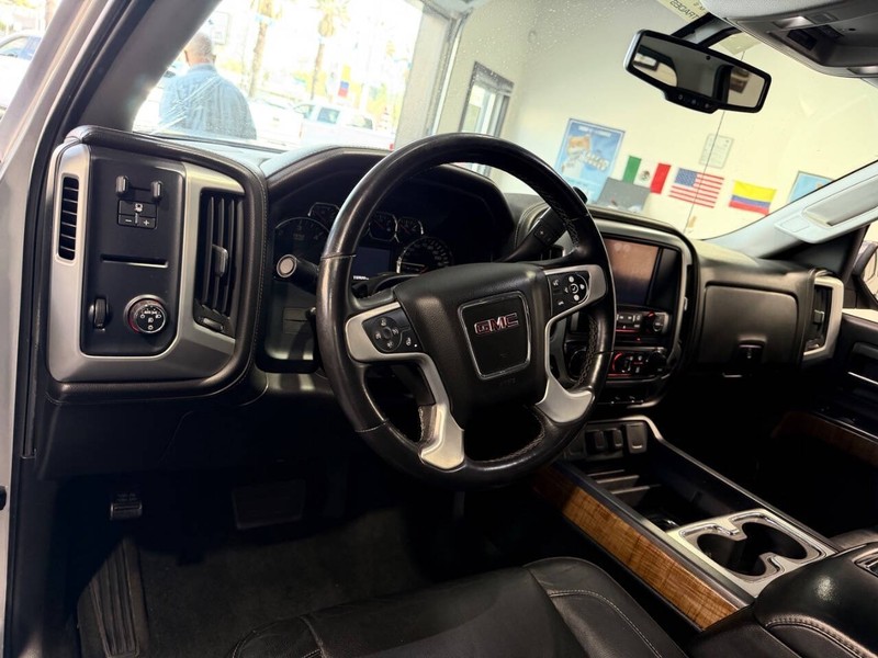 GMC Sierra 1500 Vehicle Full-screen Gallery Image 46