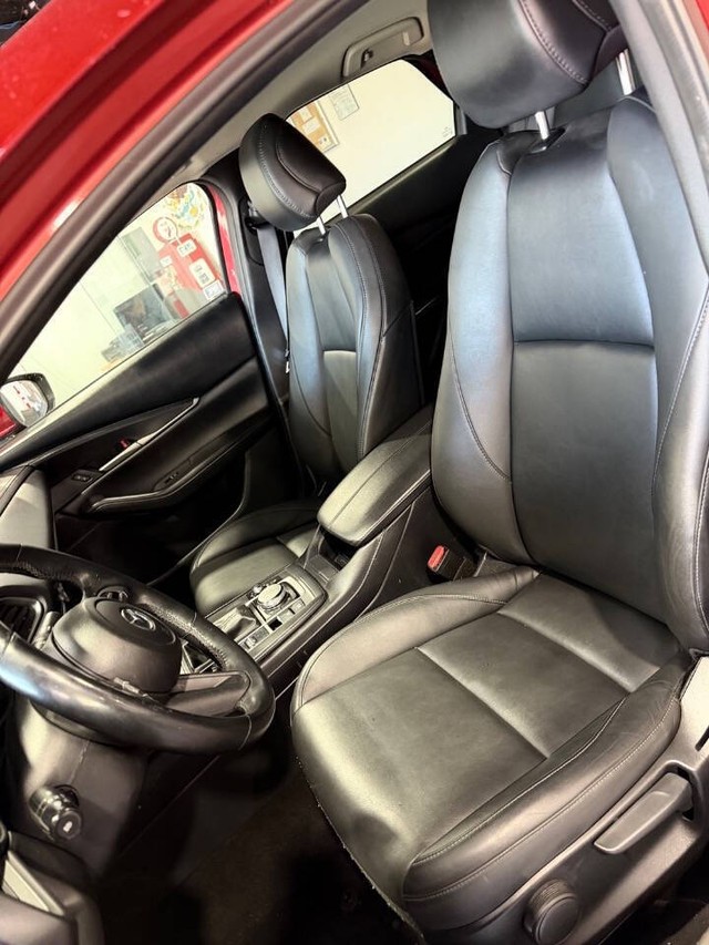 Mazda CX-30 Vehicle Full-screen Gallery Image 48