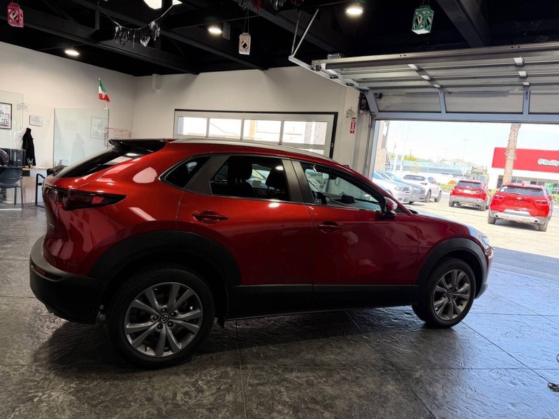 Mazda CX-30 Vehicle Full-screen Gallery Image 44