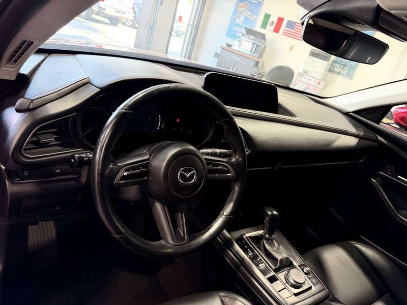 Mazda CX-30 Vehicle Full-screen Gallery Image 49