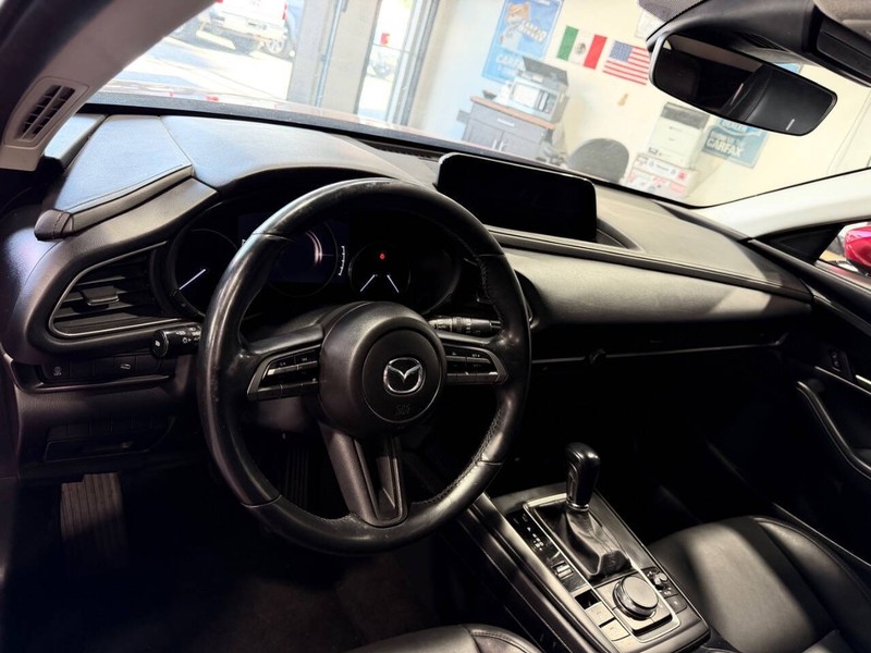 Mazda CX-30 Vehicle Full-screen Gallery Image 50