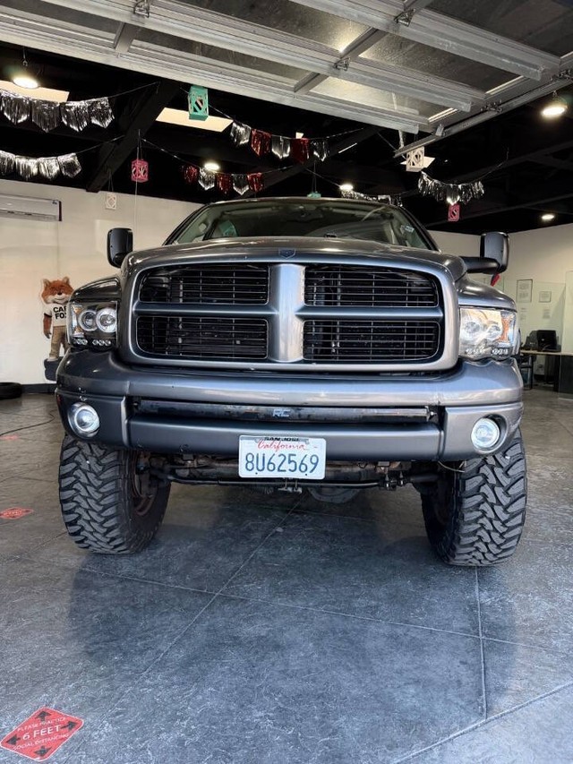 Dodge Ram 2500 Vehicle Full-screen Gallery Image 02