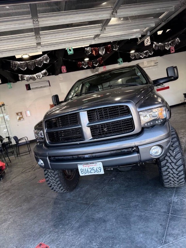 Dodge Ram 2500 Vehicle Full-screen Gallery Image 06