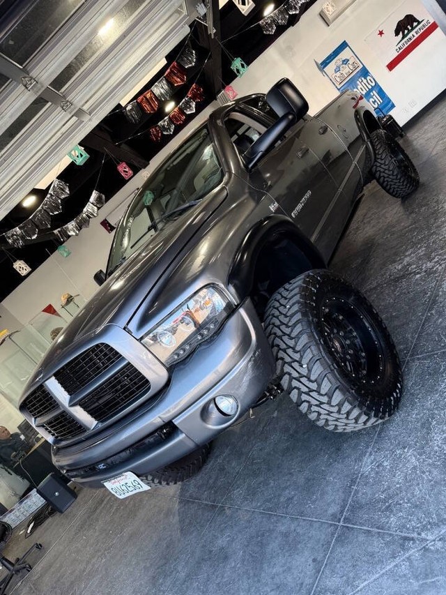 Dodge Ram 2500 Vehicle Full-screen Gallery Image 12