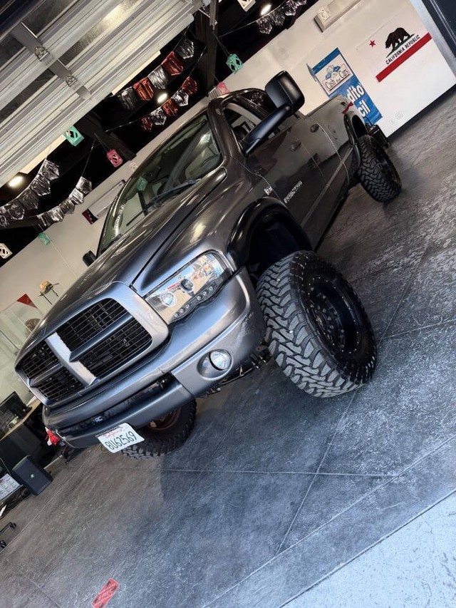 Dodge Ram 2500 Vehicle Full-screen Gallery Image 13