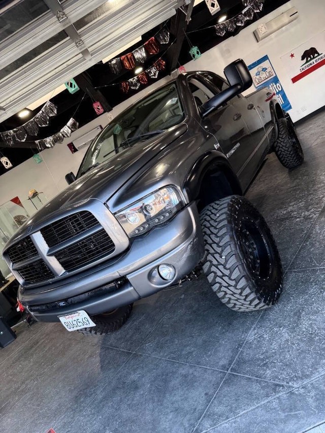 Dodge Ram 2500 Vehicle Full-screen Gallery Image 14