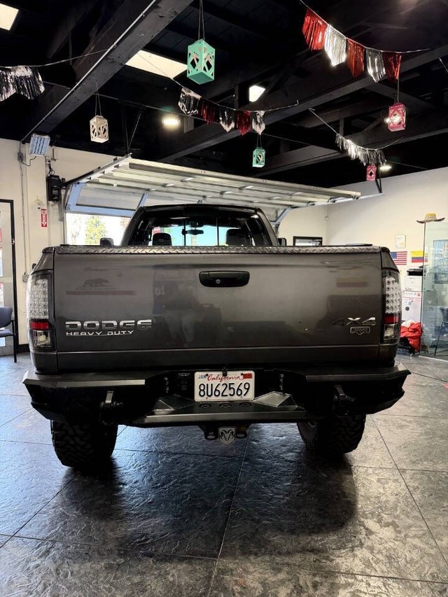Dodge Ram 2500 Vehicle Full-screen Gallery Image 24