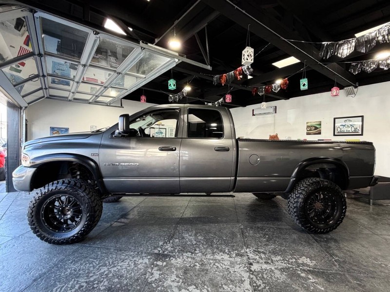 Dodge Ram 2500 Vehicle Full-screen Gallery Image 15