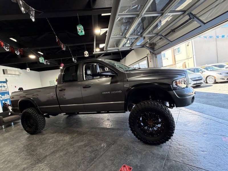 Dodge Ram 2500 Vehicle Full-screen Gallery Image 36