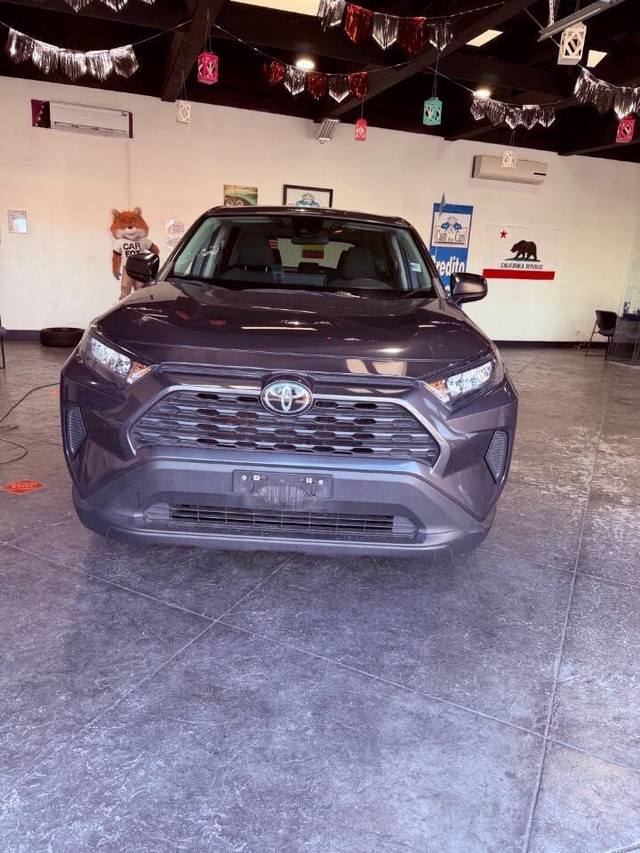 Toyota RAV4 Vehicle Full-screen Gallery Image 07