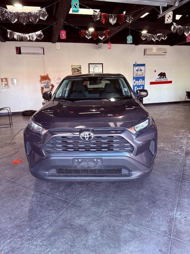 Toyota RAV4 Vehicle Full-screen Gallery Image 10