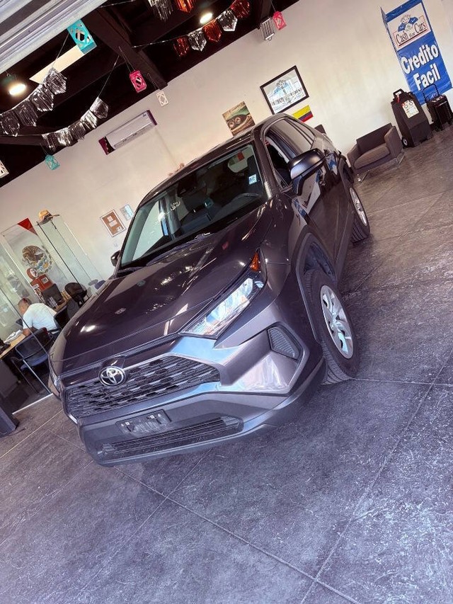 Toyota RAV4 Vehicle Full-screen Gallery Image 11