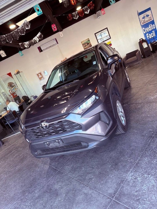Toyota RAV4 Vehicle Full-screen Gallery Image 12