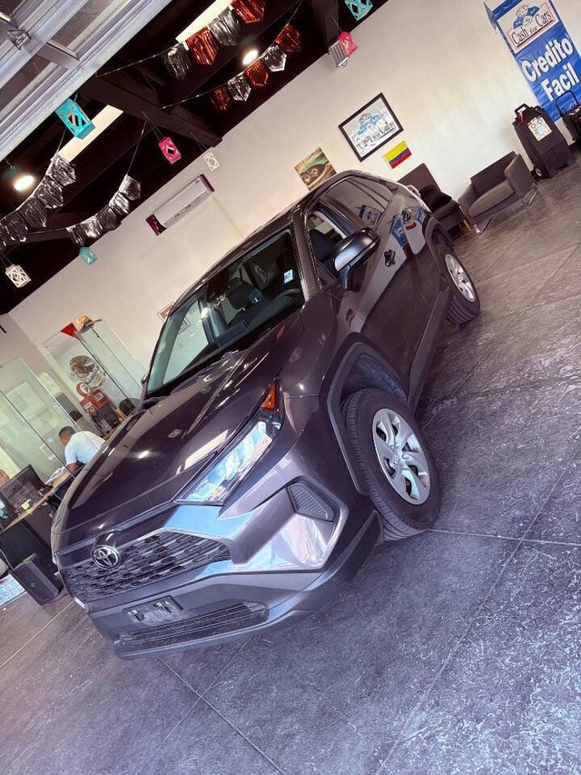 Toyota RAV4 Vehicle Full-screen Gallery Image 14