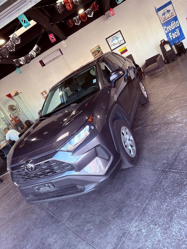 Toyota RAV4 Vehicle Full-screen Gallery Image 16