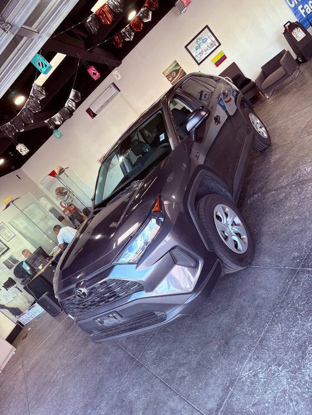 Toyota RAV4 Vehicle Full-screen Gallery Image 19