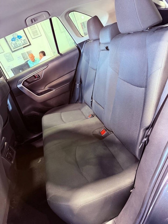 Toyota RAV4 Vehicle Full-screen Gallery Image 47
