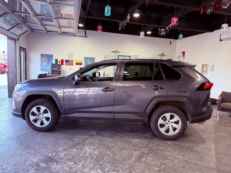 Toyota RAV4 Vehicle Full-screen Gallery Image 20