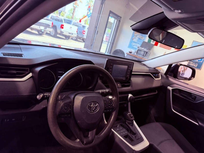Toyota RAV4 Vehicle Full-screen Gallery Image 44