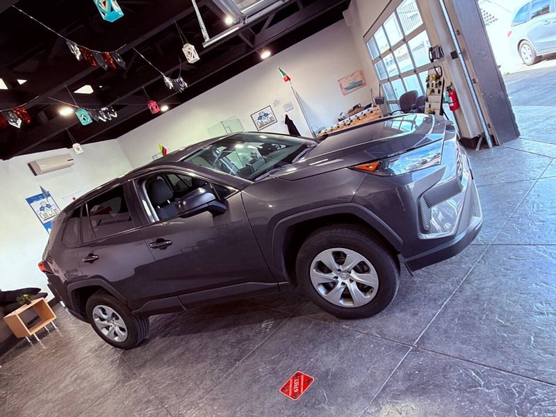 Toyota RAV4 Vehicle Full-screen Gallery Image 46