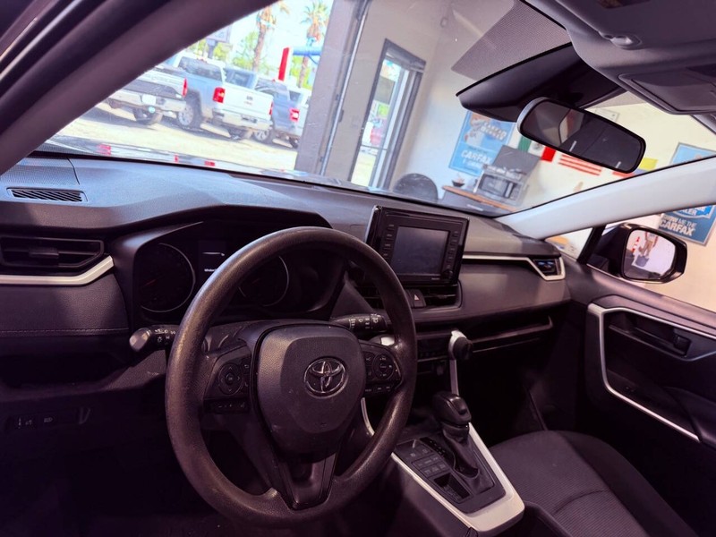 Toyota RAV4 Vehicle Full-screen Gallery Image 49