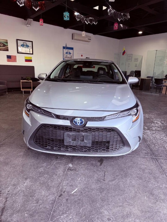 Toyota Corolla Hybrid Vehicle Full-screen Gallery Image 02