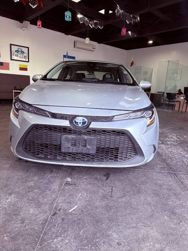 Toyota Corolla Hybrid Vehicle Full-screen Gallery Image 04