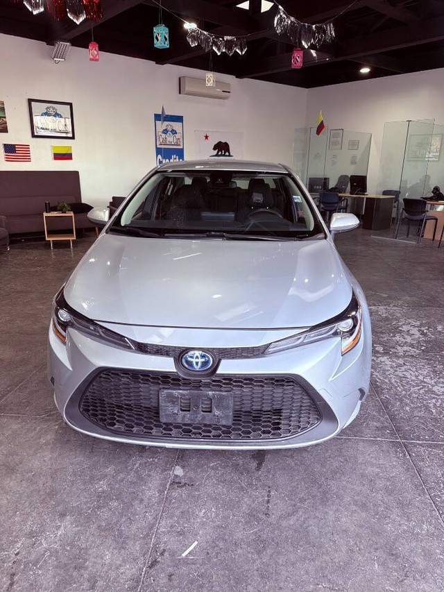Toyota Corolla Hybrid Vehicle Full-screen Gallery Image 07